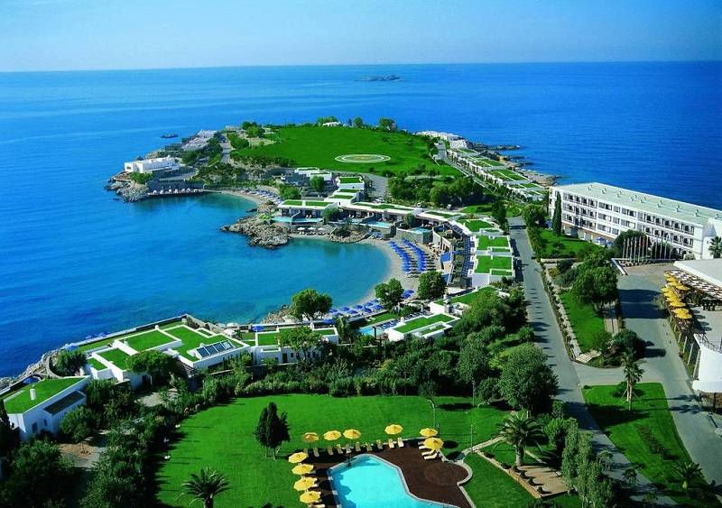 Grand Resort Lagonissi via holidaycheck.com