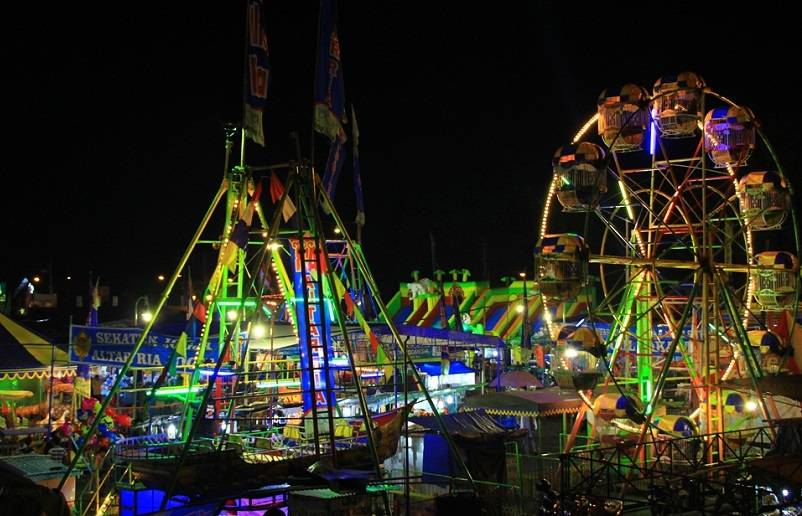 Pasar Malam Dekat Alun-alun Kota