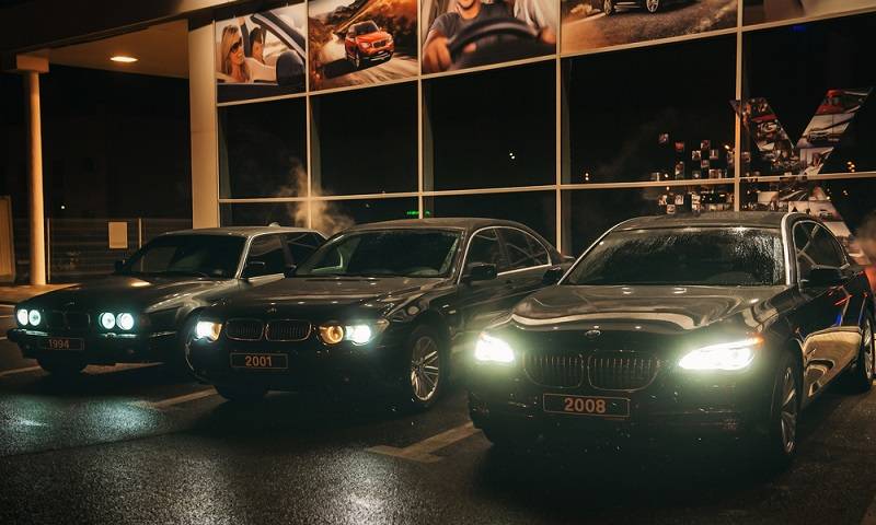 Showroom Mobil Tua