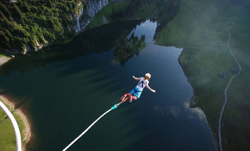 bungee jumping